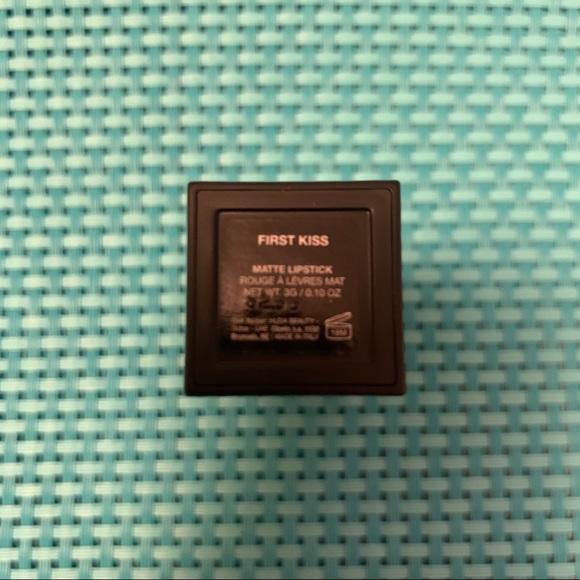 ๐2/30๐HUDA BEAUTY Power Bullet Matte Lipstick - Picture 3 of 10